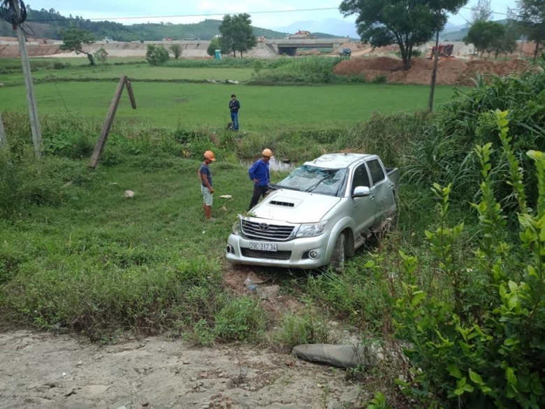 Tau-hoa-dam-o-to-2-nguoi-thuong-vong