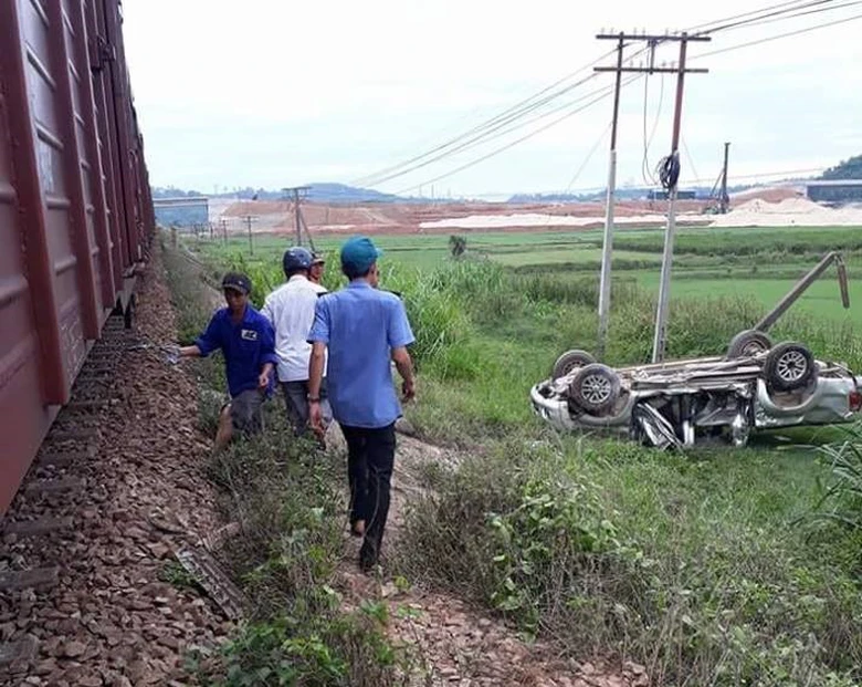 Tau-hoa-dam-o-to-2-nguoi-thuong-vong-1