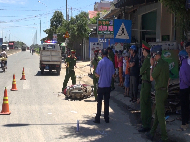 Hai-me-con-tu-vong-sau-va-cham-xe-tai