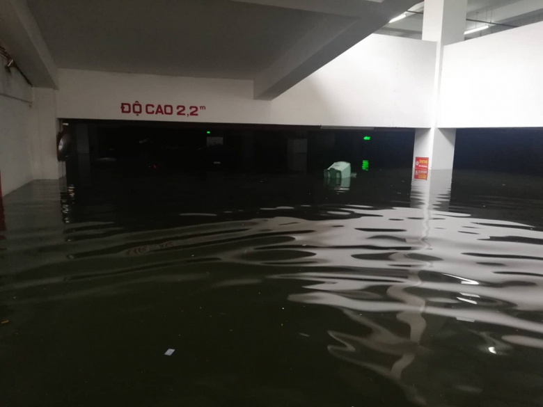 Xe-hop-chet-duoi-do-ngap-lut-lich-su-6