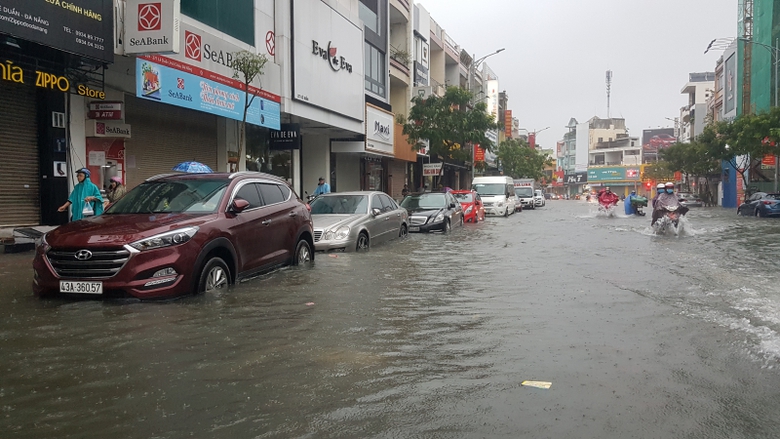 Xe-hop-chet-duoi-do-ngap-lut-lich-su-3