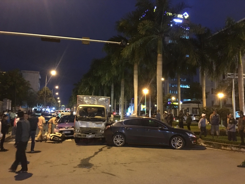 Xe-tai-dam-o-to-xe-may-dung-cho-den-do