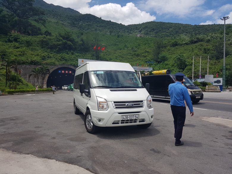 Chim-lon-theo-doi-lien-nganh-kho-xu-ly-xe-tra-hinh