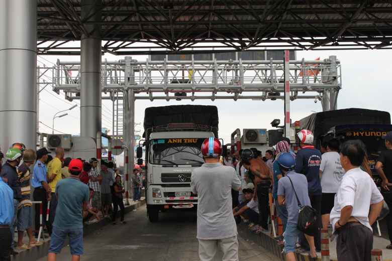 T&igrave;nh trạng &ugrave;n ứ giao th&ocirc;ng xảy ra v&agrave;o ng&agrave;y 5- 1 tạ