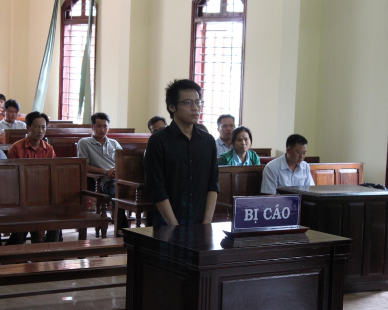 gia-con-dau-canh-sat-pccc-de-kiem-tien-ca-do