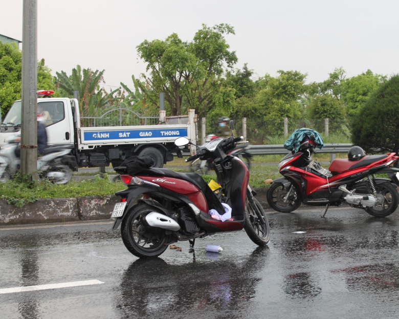 Mat-lai-nguoi-phu-nu-dam-vao-dai-phan-cach-thiet-m