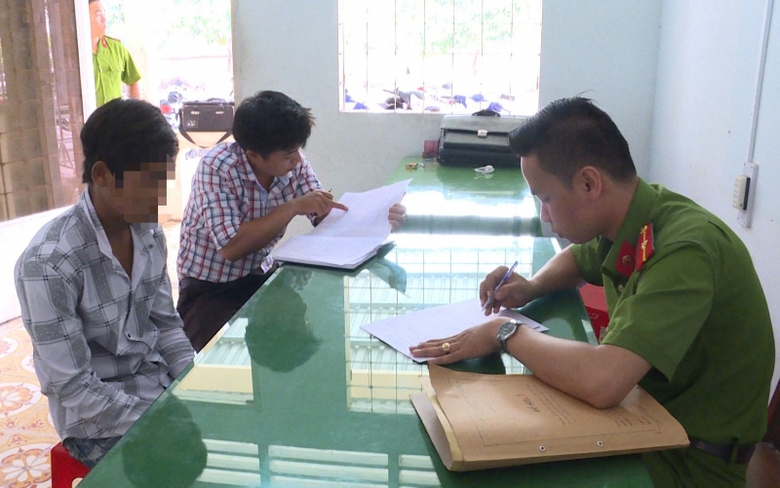 hiep-dam-be-gai-11-tuoi