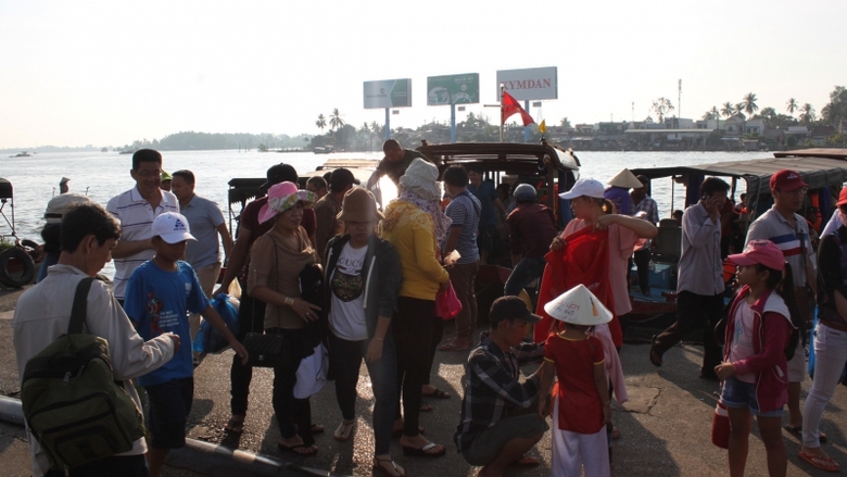 co kh&aacute;ch du lcih