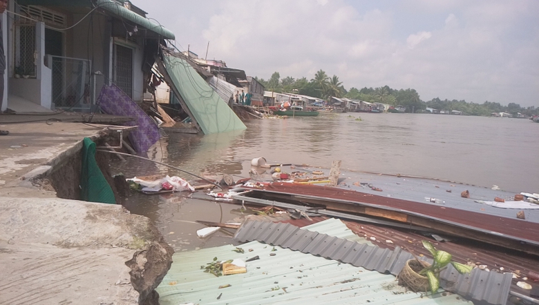 sạt lở &ocirc; m&ocirc;n s&aacute;ng 21-5. 0