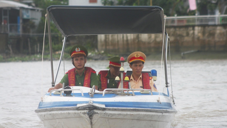 luc-luong-canh-sat-giao-thong-luon-tuc-truc