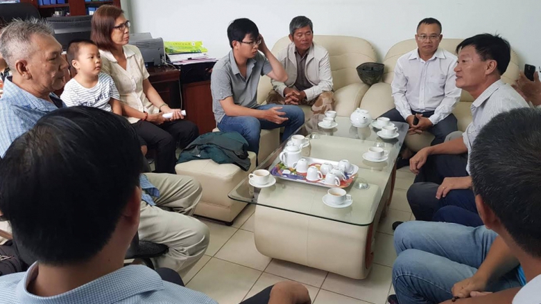 dan phản ứng c&ocirc;ng ty 8