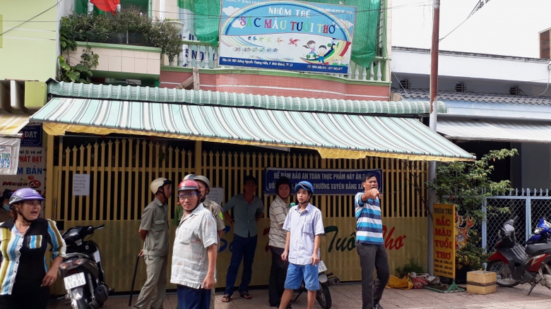 nh&agrave; trẻ sắc m&agrave;u