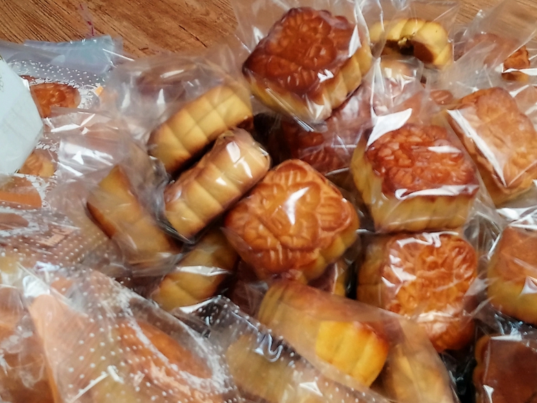 (h3) B&aacute;nh trung thu kh&ocirc;ng bao b&igrave;, nh&atilde;n m&aacute;c