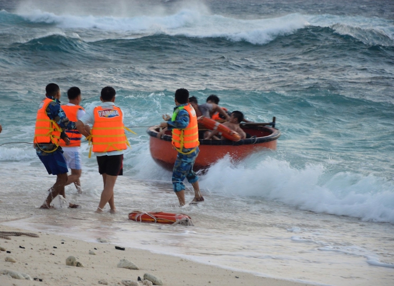 Cấp cứu ngư d&acirc;n quả tại đảo S.Tử t&acirc;y