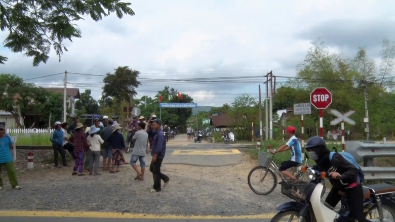 TAI NAN GIAO THONG DUONG SAT LAM MOT NGUOI TU VONG