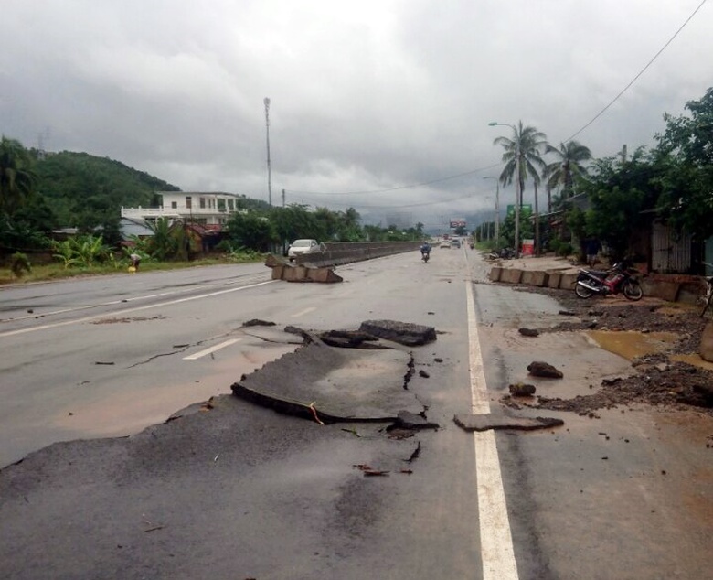 hu hong QL1 Khanh hoa