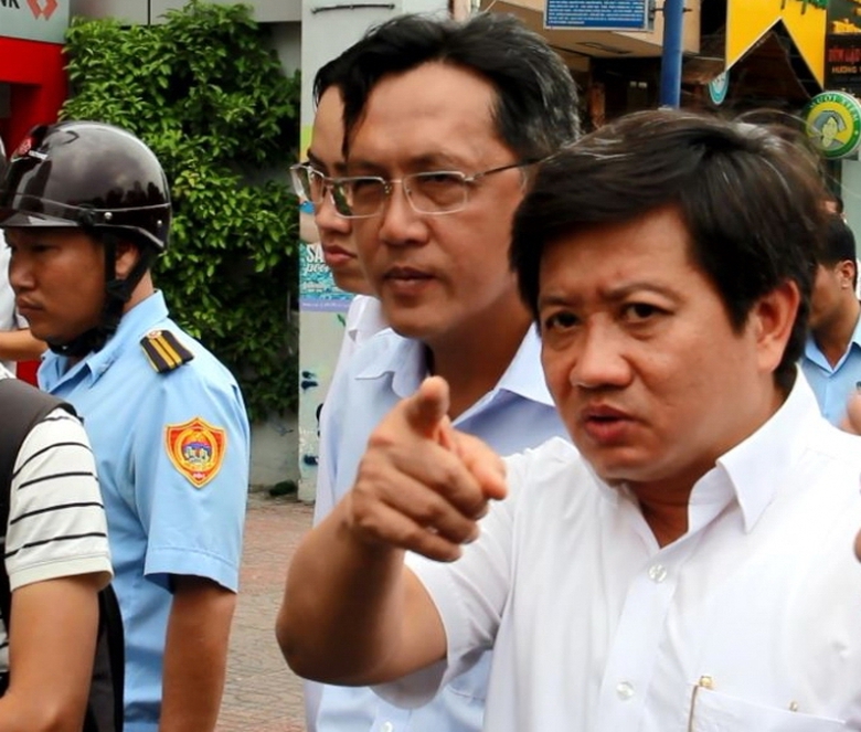 &ocirc;ng Đo&agrave;n Ngọc Hải dẫn qu&acirc;n đi dẹp lấn chiếm vỉa h&egrave;