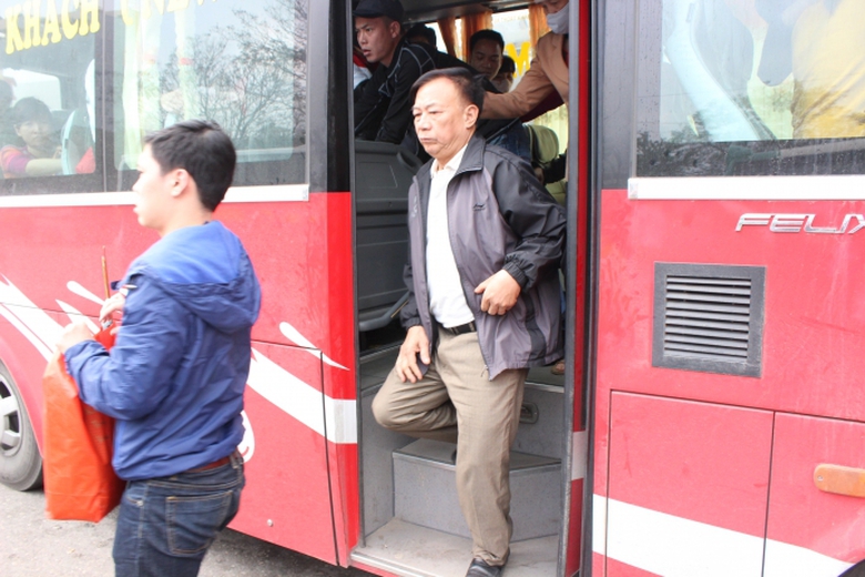 h&agrave;nh kh&aacute;ch mệt mỏi