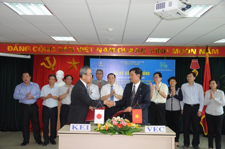 Thứ trưởng Nguyễn Hồng Trường c&ugrave;ng c&aacute;c đại biểu ch