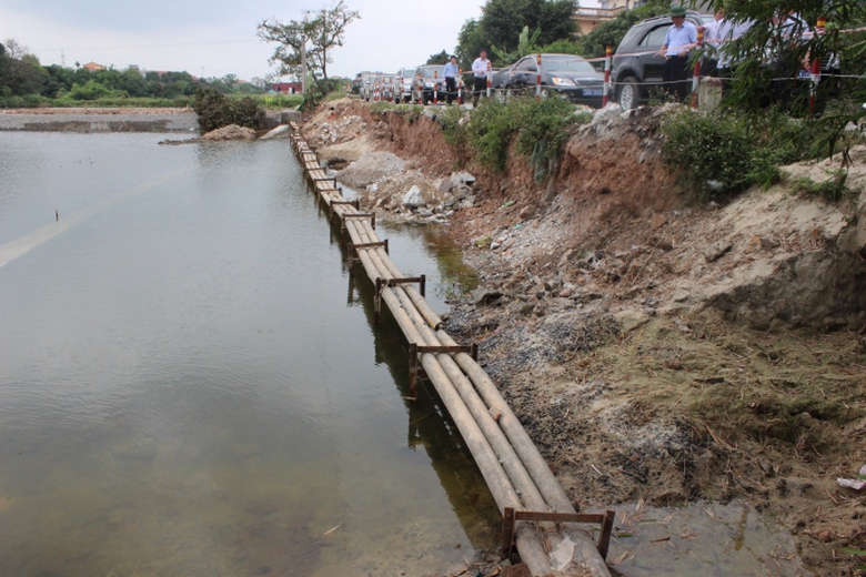 Hệ thống c&aacute;p quang nằm trong h&agrave;ng lang ATGT đường 