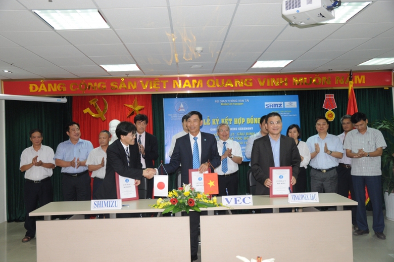 L&atilde;nh dạo VEC k&yacute; hợp đồng với li&ecirc;n danh nh&agrave; thầu