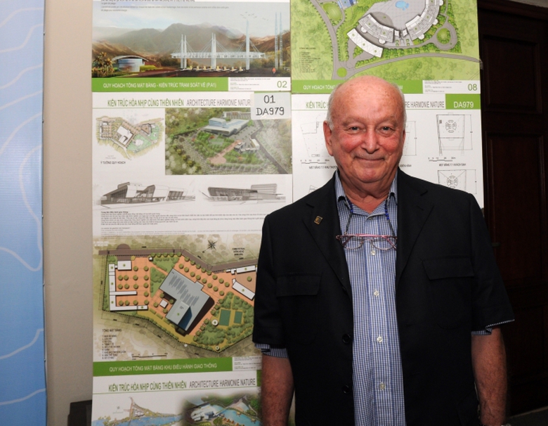 &Ocirc;ng ERIC DUBOSC b&ecirc;n phối cảnh c&aacute;c hạng mục Hầm Đ&egrave;o