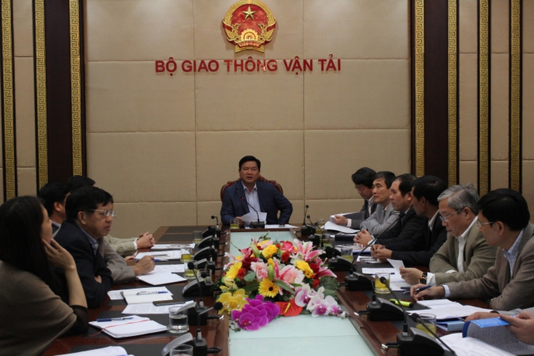 Bo truong Dinh La thang chu tri cuoc hop chieu nay