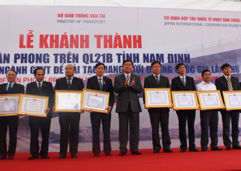 C&aacute;c tập thể, c&aacute; nh&acirc;n c&oacute; th&agrave;nh t&iacute;ch xuất sắc trong 