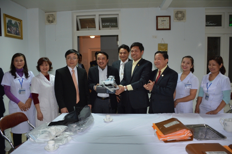 hai may tho hoi suc cap cưu