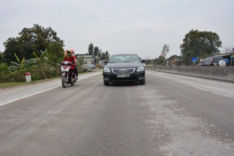 mặt đường sẽ cho xe lưu th&ocirc;ng ngay khi kết th&uacute;c