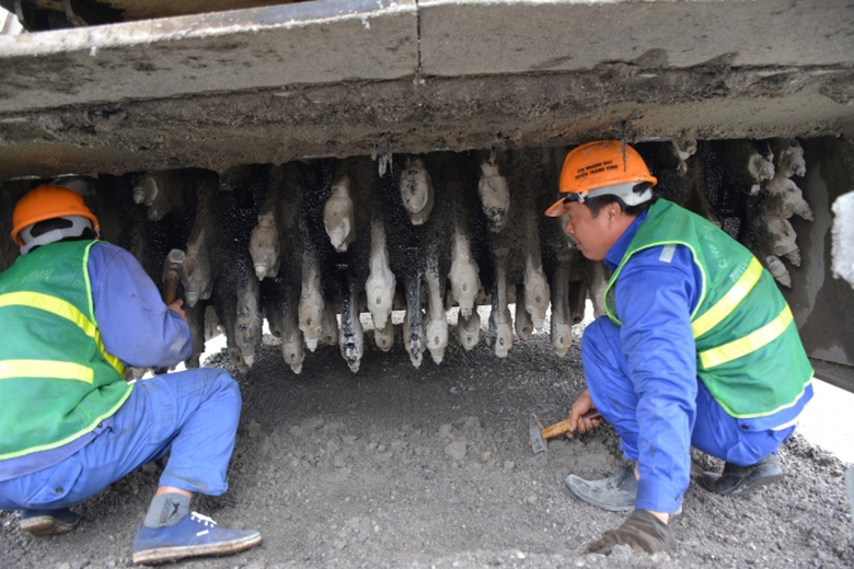 m&aacute;y c&agrave;o b&oacute;c t&agrave;i chế nguội