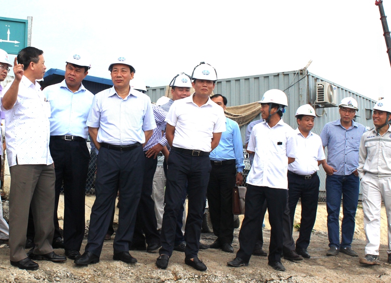 Thứ trưởng Nguyễn Hồng Trường kiểm tra dự &aacute;n cầu B