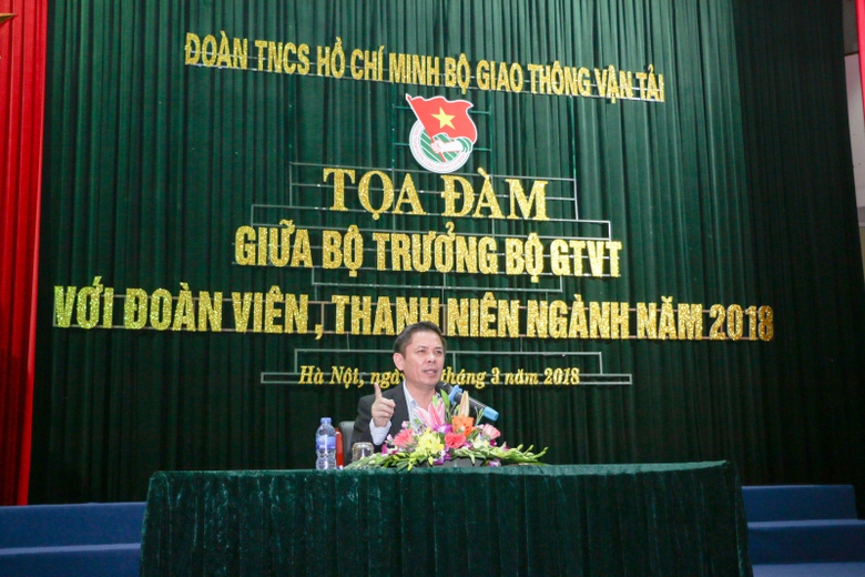 Bộ trưởng Nguyễn Văn Thể chủ tr&igrave; buổi tọa đ&agrave;m với 