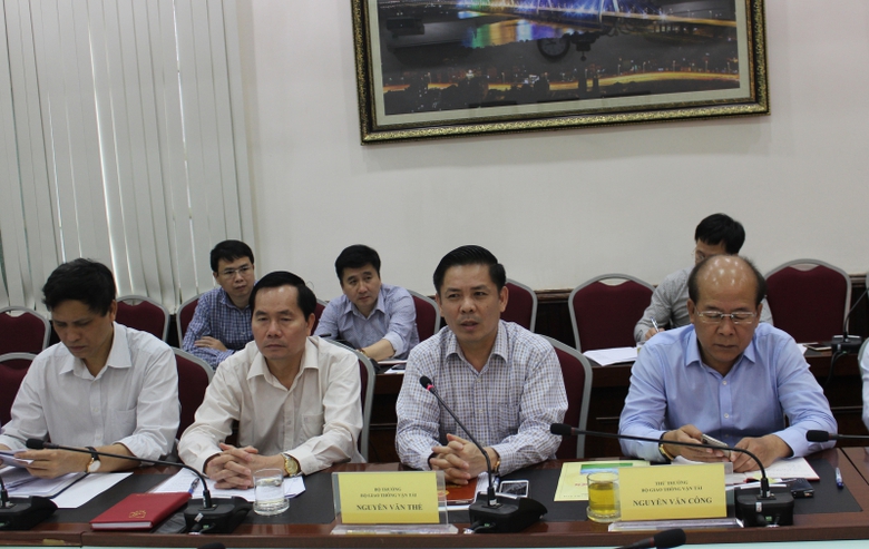 Bộ trưởng Nguyễn Văn Thể ph&aacute;t biểu tại cuộc họp