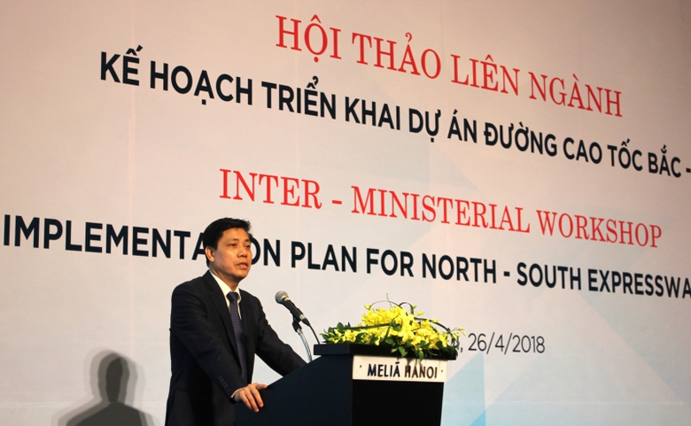 Thứ trưởng Đ&ocirc;ng ph&aacute;t biểu tại hội thảo