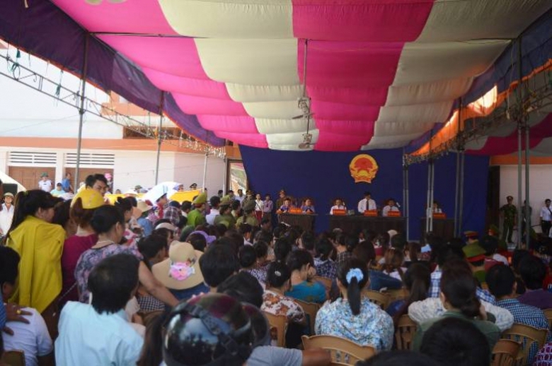 to&agrave;n cảnh phi&ecirc;n t&ograve;a (1)