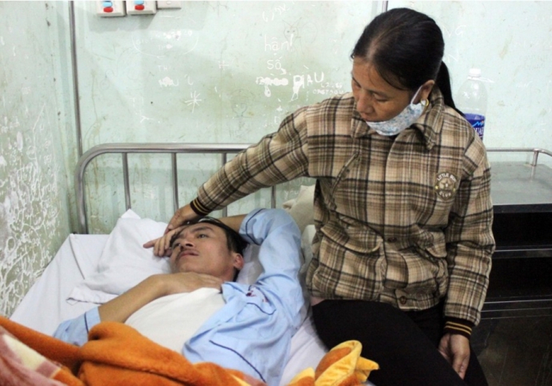 Quảng B&igrave;nh C&ocirc;n đồ đ&aacute;nh Trưởng th&ocirc;n nhập viện v&igrave; va