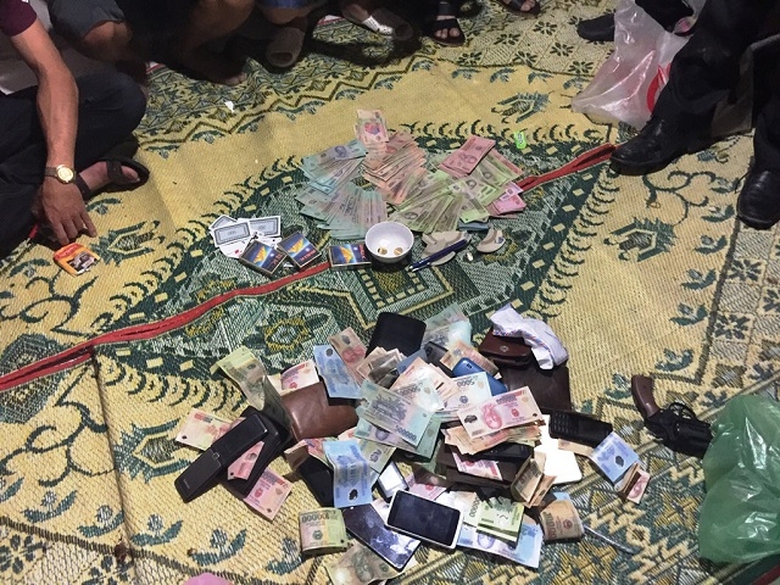 Quảng B&igrave;nh Bắt 5 đối tượng đang s&aacute;t phạt tại sới b