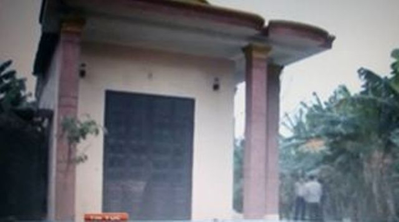 Say rượu chồng b&oacute;p cổ vợ, bắt uống thuốc s&acirc;u khiến