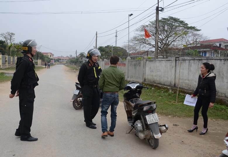 Ra qu&acirc;n xử l&yacute; vi phạm giao th&ocirc;ng, trấn &aacute;p tội phạm