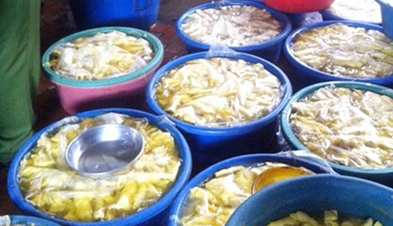 Nghệ An Bắt quả tang 2 cơ sở d&ugrave;ng bột v&agrave;ng &ocirc; nhuộm