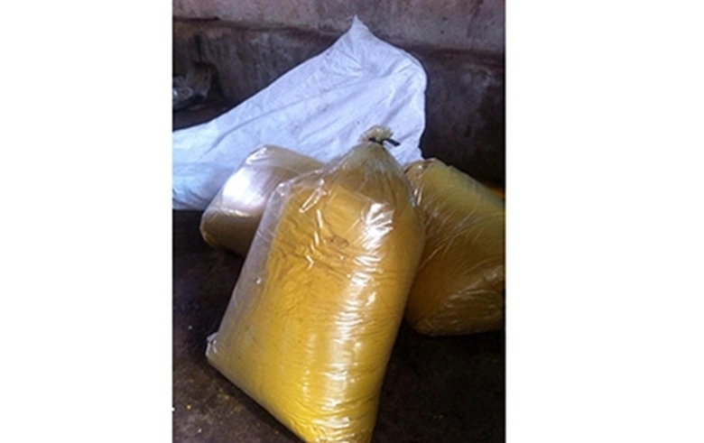 Nghệ An Bắt quả tang 2 cơ sở d&ugrave;ng bột v&agrave;ng &ocirc; nhuộm