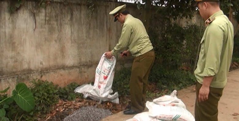 M&iacute;a đường NASU cấp ph&acirc;n b&oacute;n giả cho n&ocirc;ng d&acirc;n