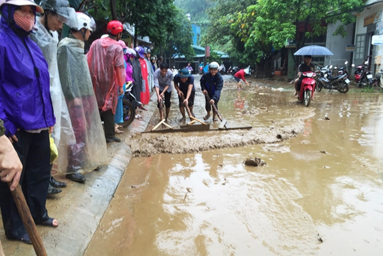X&atilde; Quang Kim khắc phục hậu quả lũ lụt