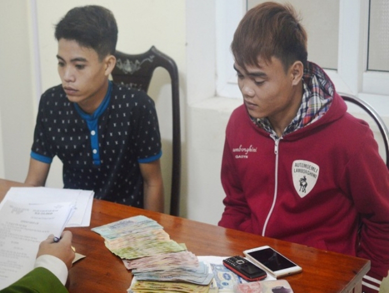 Cặp 9X chăn đường cướp hơn chục triệu (ảnh CA CX)