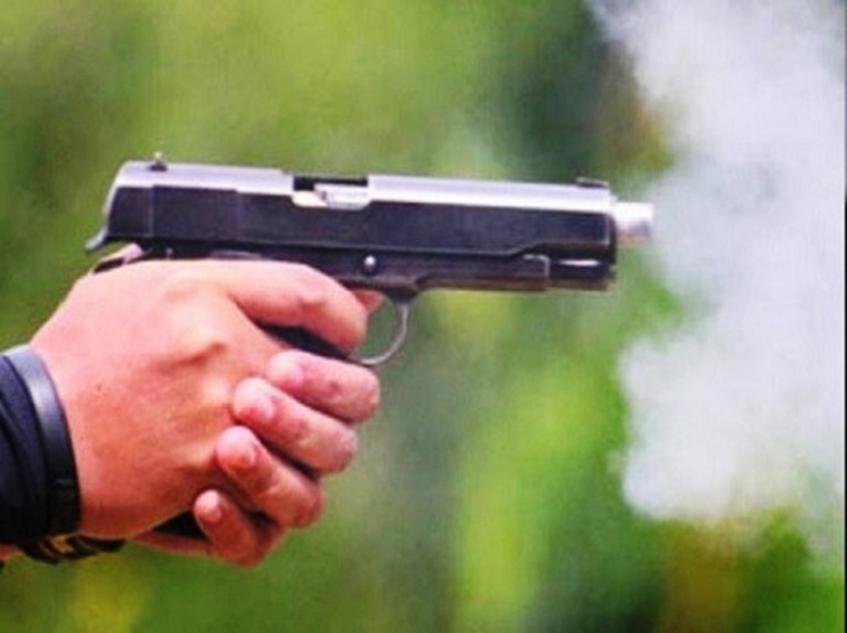 Nổ s&uacute;ng tại nh&agrave; ri&ecirc;ng, một phụ nữ tử vong