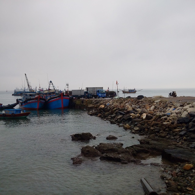 Cầu cảng lấn ra biển của đối tượng thịnh