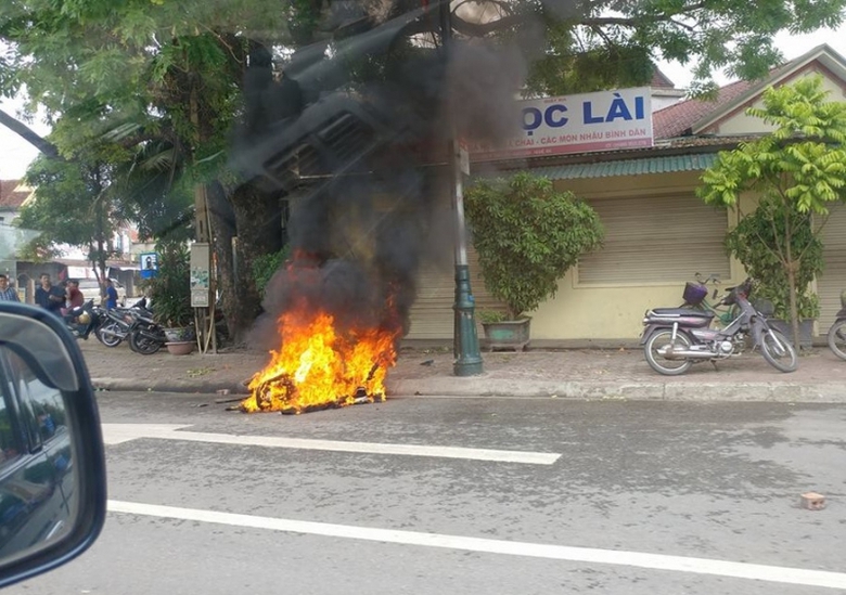 Đốt xe m&aacute;y