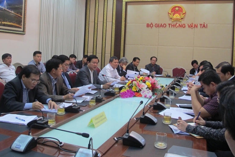 Bộ trưởng l&agrave;m việc với ĐN