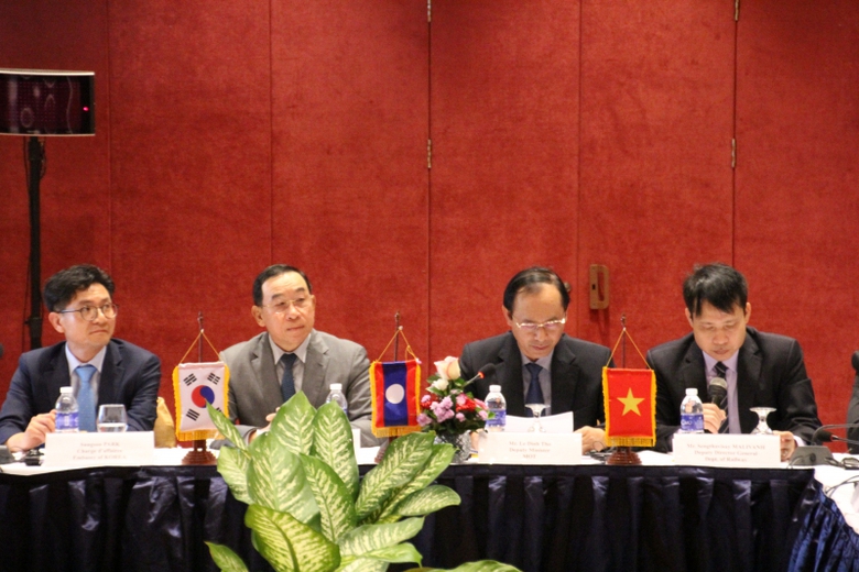 Thu-truong-Tho-tham-du-hoi-nghi-duong-sat-tai-Lao